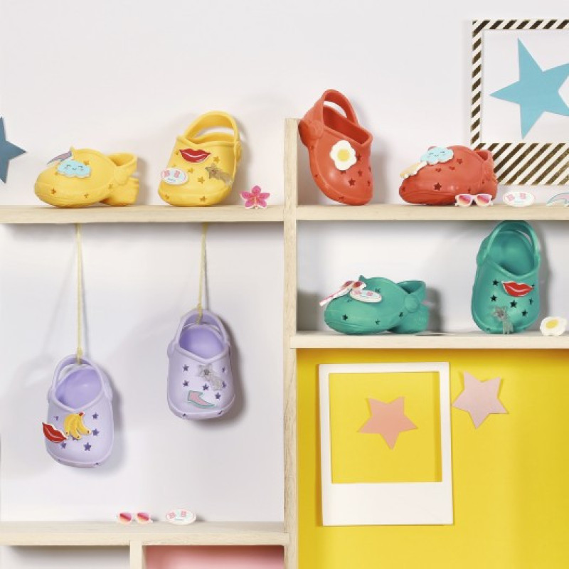 Взуття для ляльки BABY BORN - Сандалі зі значками (зелені) Взуття для ляльки BABY BORN - Сандалі зі значками (зелені)