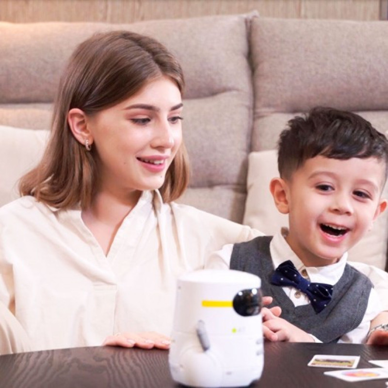 Розумний робот з сенсорним керуванням та навчальними картками - AT-ROBOT 2 (білий) Розумний робот з сенсорним керуванням та навчальними картками - AT-ROBOT 2 (білий)