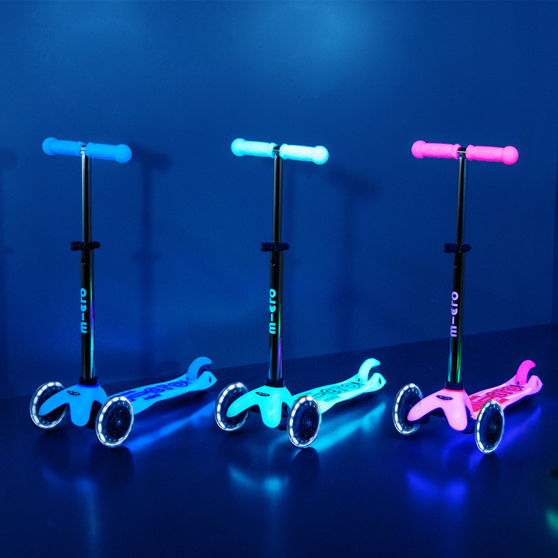 Самокат Micro серії Mini Deluxe Glow LED - Льодовик Аква Самокат Micro серії Mini Deluxe Glow LED - Льодовик Аква