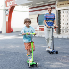 Самокат Micro серії Maxi Deluxe Neon LED - Зелений папуга